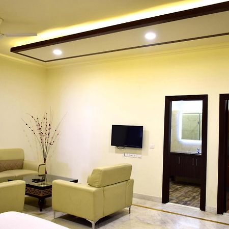 When In Gurgaon - Artemis Hospital 1 Min Walk, Fortis & Medanta 4 Mins Drive Εξωτερικό φωτογραφία
