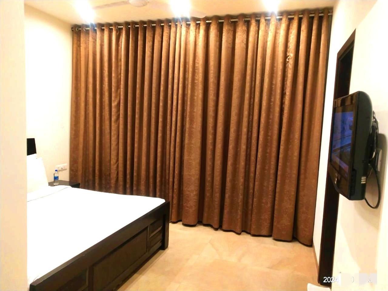 When In Gurgaon - Artemis Hospital 1 Min Walk, Fortis & Medanta 4 Mins Drive Εξωτερικό φωτογραφία