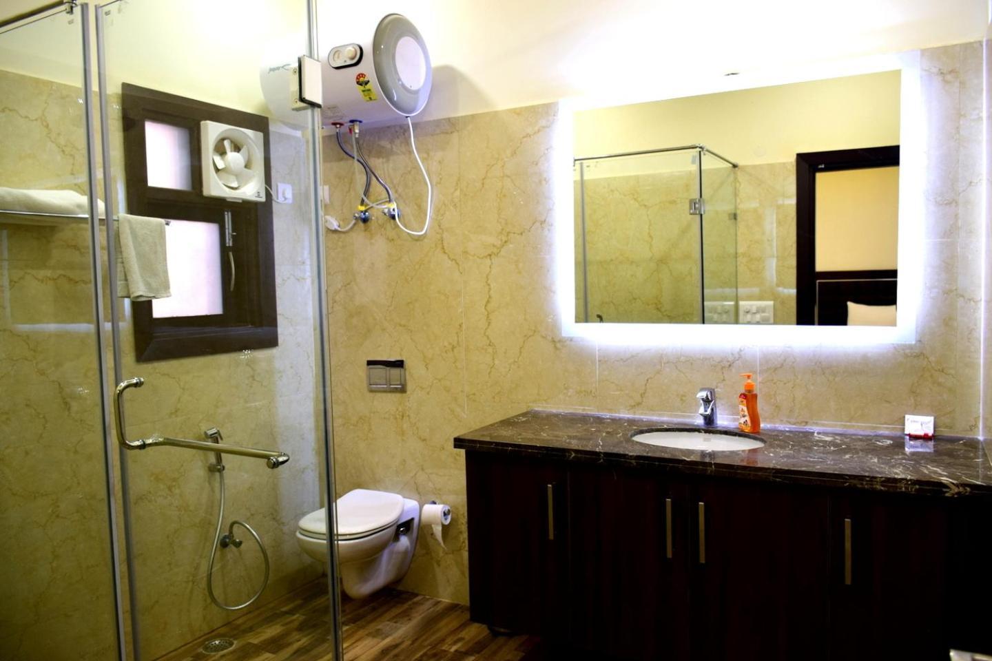When In Gurgaon - Artemis Hospital 1 Min Walk, Fortis & Medanta 4 Mins Drive Εξωτερικό φωτογραφία