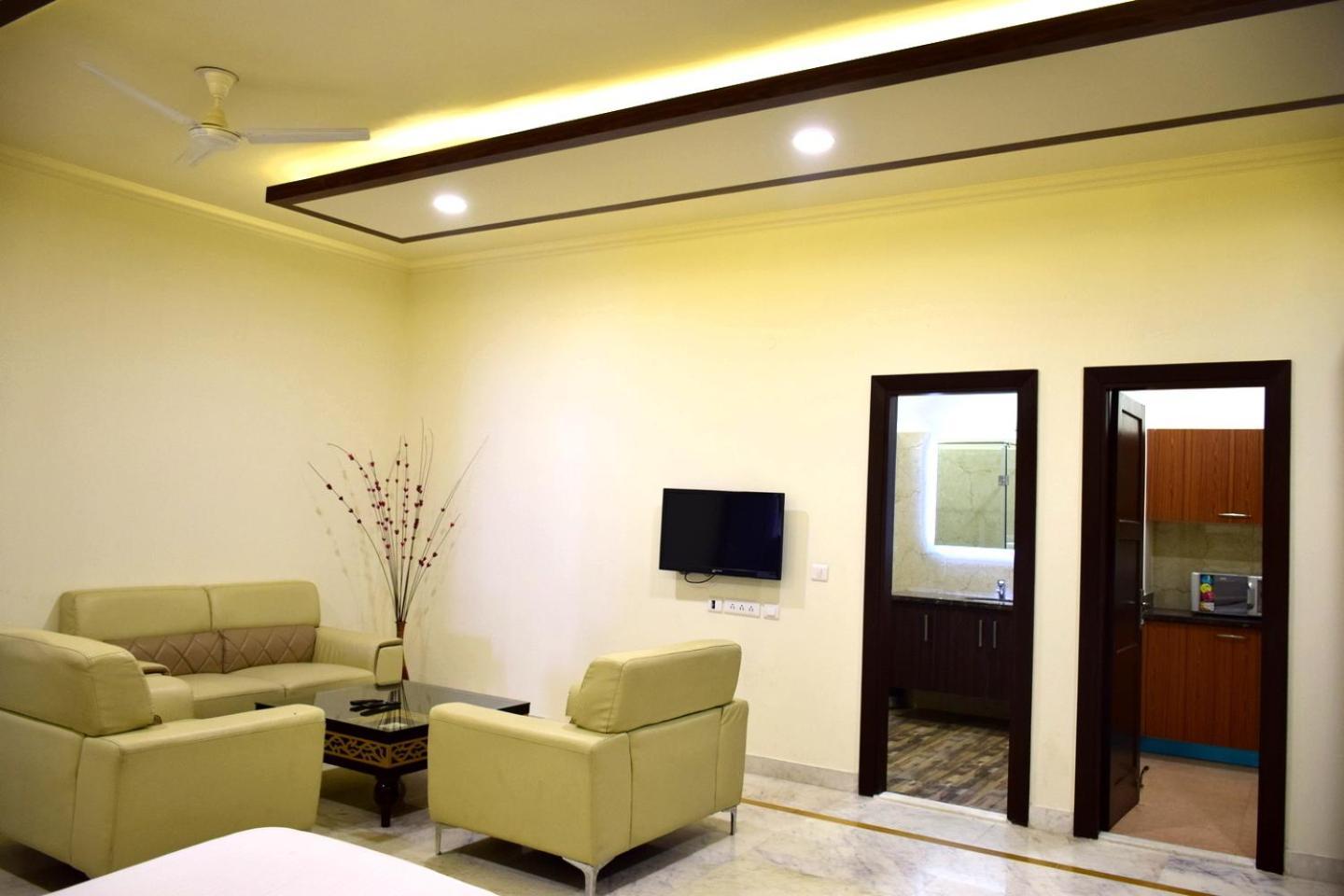 When In Gurgaon - Artemis Hospital 1 Min Walk, Fortis & Medanta 4 Mins Drive Εξωτερικό φωτογραφία