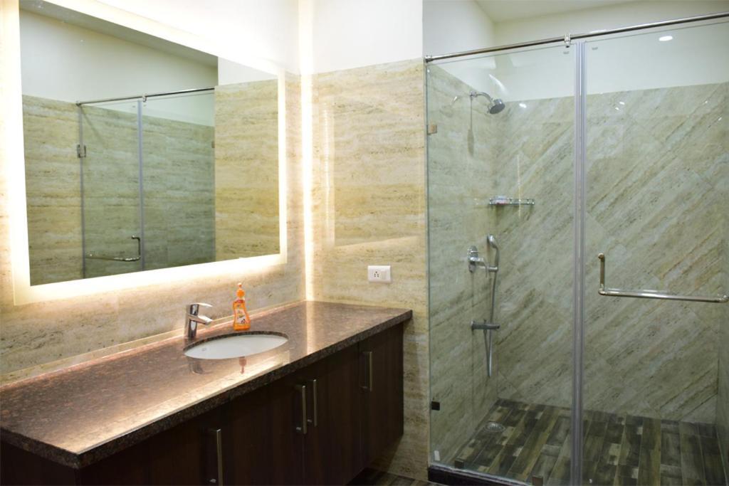 When In Gurgaon - Artemis Hospital 1 Min Walk, Fortis & Medanta 4 Mins Drive Εξωτερικό φωτογραφία