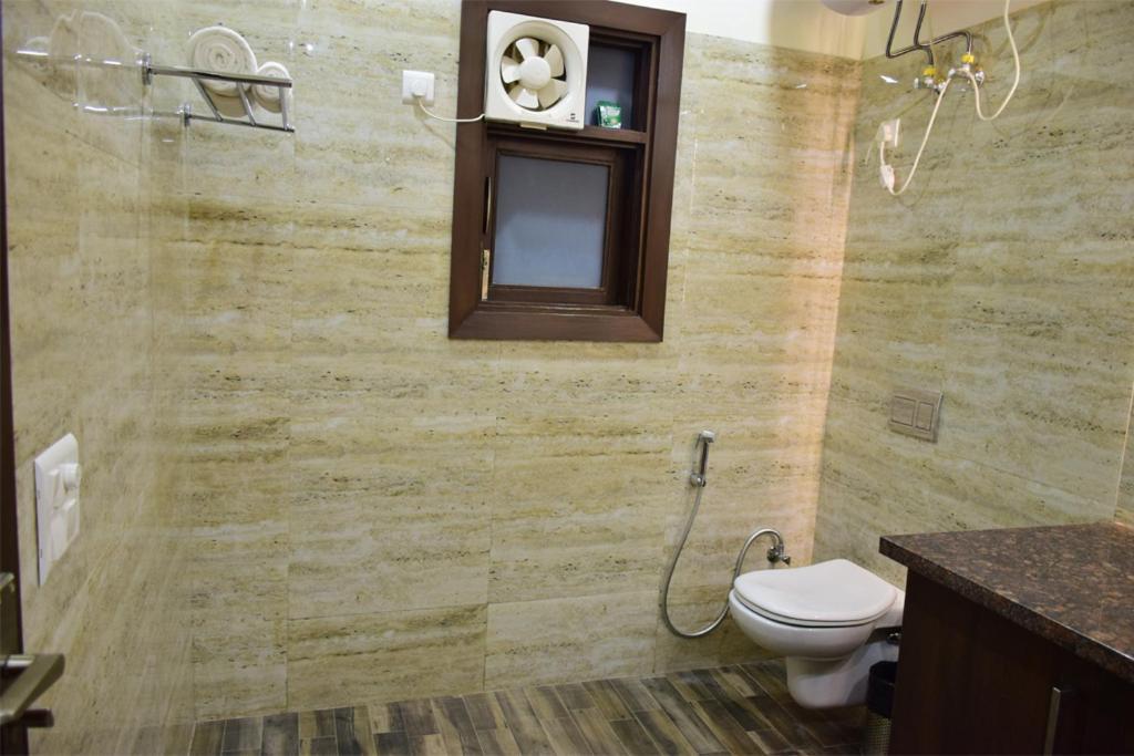 When In Gurgaon - Artemis Hospital 1 Min Walk, Fortis & Medanta 4 Mins Drive Εξωτερικό φωτογραφία